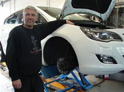 M. H. Larsen , Automester