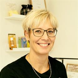 Karin Dinesen, lægeeksamineret fodplejer