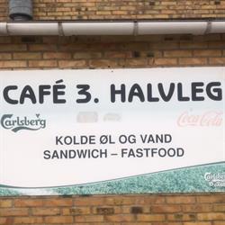Café 3. Halvleg