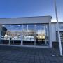 Hos EDC Ejendoms Centret i Horsens forstår vi, at en bolighandel ikke kun handler om mursten og kvadratmeter – det handler om mennesker, drømme og nye begyndelser. Som din lokale ejendomsmægler på Strandkærvej, er vi ikke bare en del af lokalsamfundet; vi er engagerede i at gøre hver eneste bolighandel til en succes.