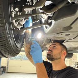 AM Autocare Hinnerup - Autoværksted - Skadecenter