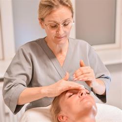 Alina, Beauty & Skincare