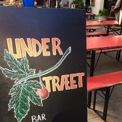 Under Træet