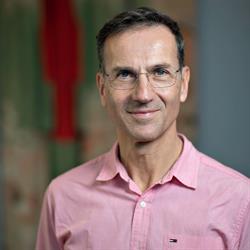 Fysiurgisk massør Henrik Davidian