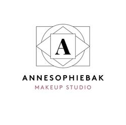 ANNESOPHIEBAK MAKEUP